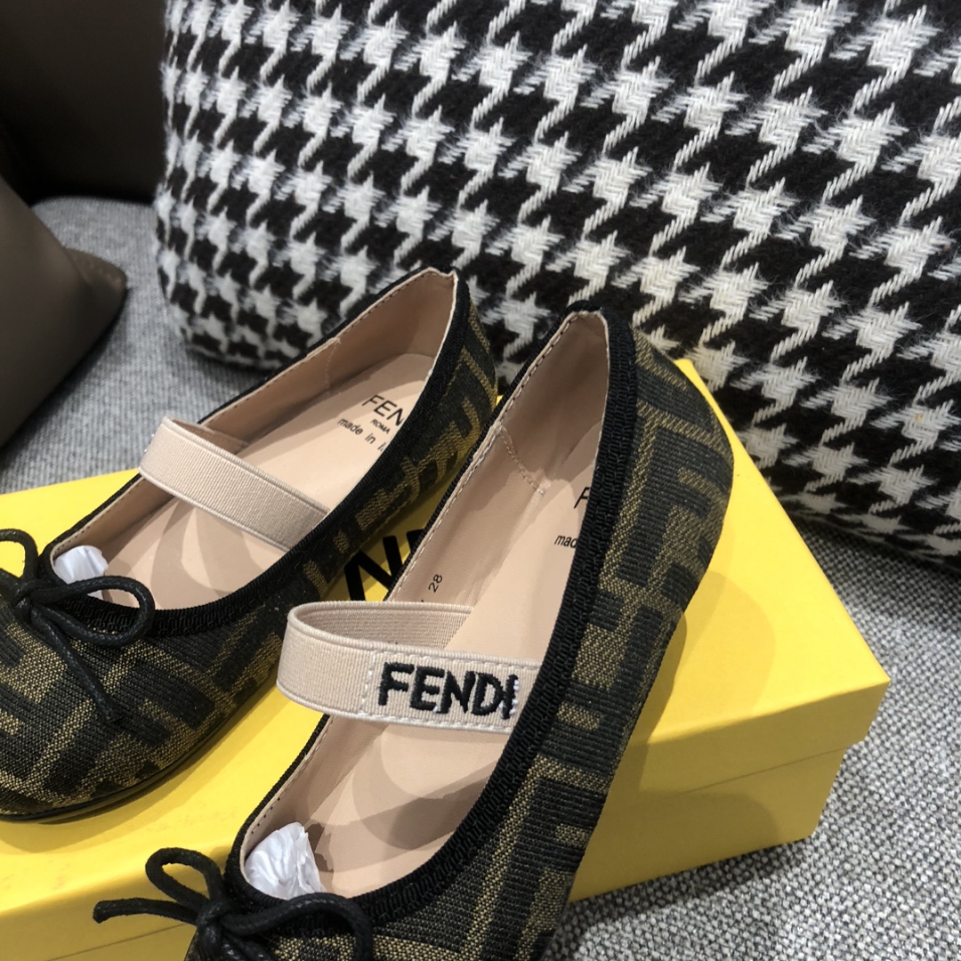 Children's shoes child